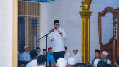 Safari Isya di Tsamaratul Iman, Rico Waas Dengarkan Keluhan Warga dan Bantu Puluhan Juta Rupiah